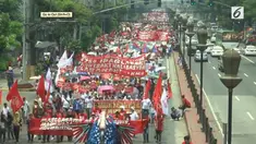 Para buruh meminta ke pemerintahnya masing-masing agar upah dan kebijakan memihak pekerja dapat segera dilaksanakan.
