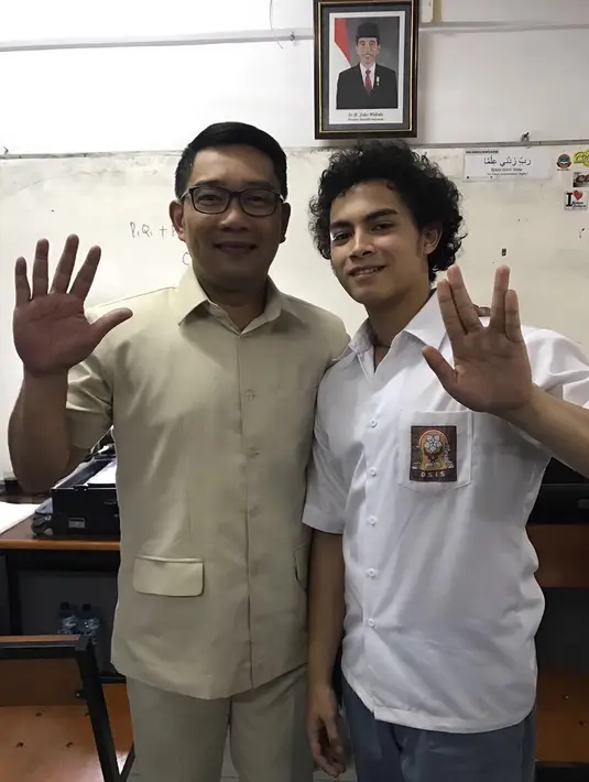 Walaupun hanya karakter pendukung, akan tetapi Piyan punya andil dalam cerita Dilan. (Foto: instagram.com/omara.esteghlal)