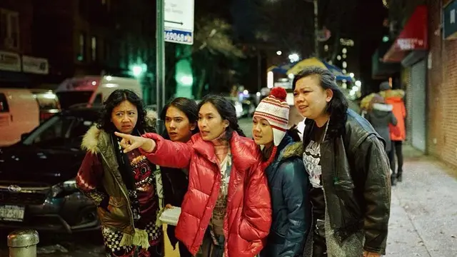 Sudah Tayang, Ini 6 Momen Pemain Film Ali dan Ratu Ratu Queens saat Syuting