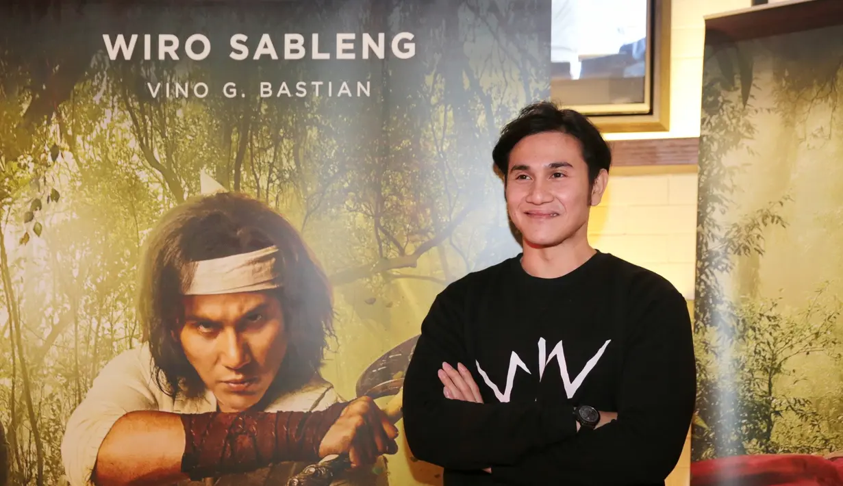 Vino yang tak memiliki dasar bela diri menjadi salah satu alasannya menolak tawaran tersebut. Tapi, rayuan Sheila Timothy dan Yayan Ruhiyan bisa meyakinkan Vino yang kemudian menerima. (Adrian Putra/Bintang.com)