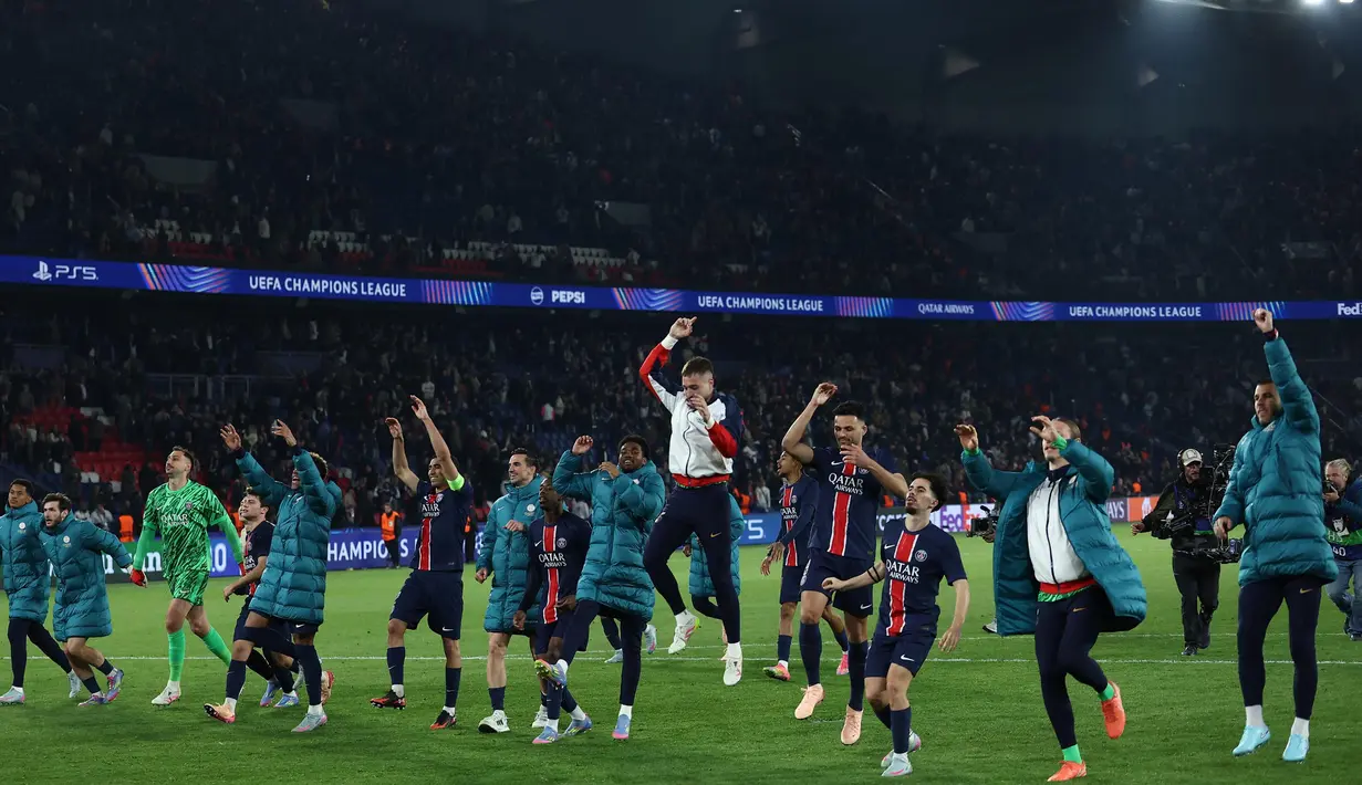 Menang 3-1 membuat Paris Saint-Germain berada di atas angin. Pekan depan, Paris Saint-Germain akan bertandang ke markas Aston Villa untuk melakoni leg kedua babak perempat final Liga Champions 2024/2025. (FRANCK FIFE/AFP)