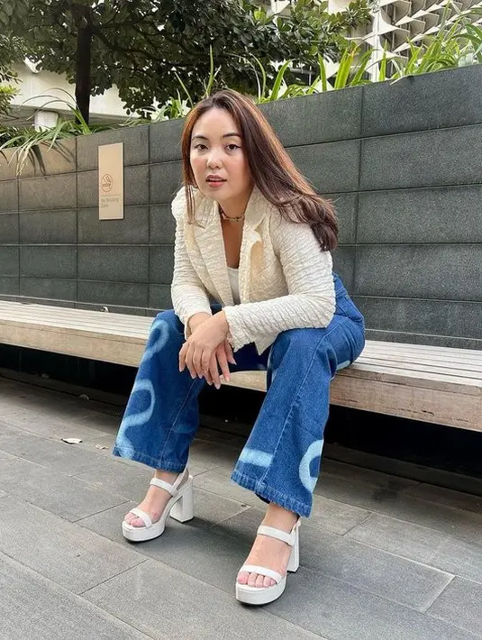 <p>Pemilik nama Felicia Angelica Manopo Lugue ini tetap karier sebagai beauty influencer. Dirinya juga dikenal sebagai Master of Ceremony. [Foto: Instagram.com/AngelicaManopo]</p>
