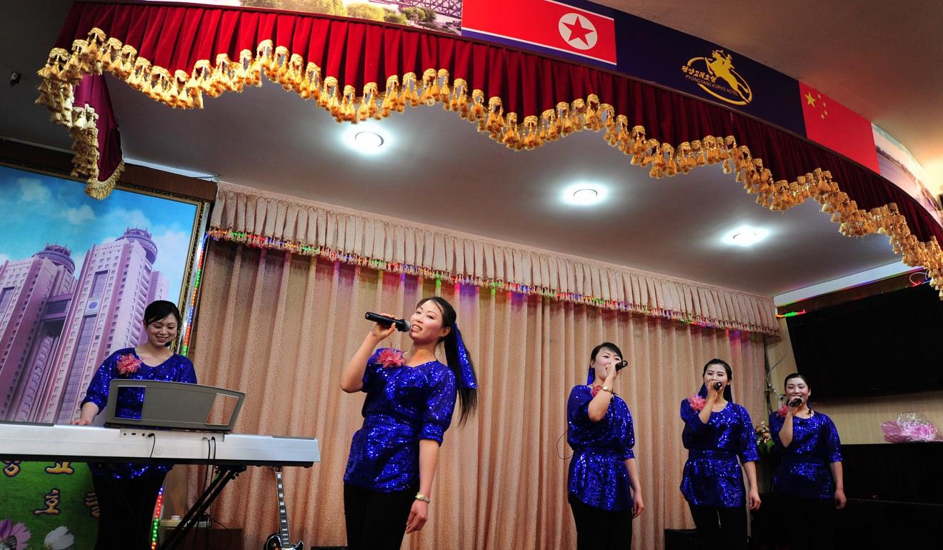 Pekerja Restoran Korea Utara di Dandong, China (AFP)