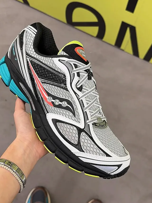 Koleksi terbaru Saucony