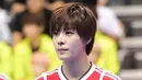 Yuta NCT pandai bermain sepak bola. Ia sudah bermain sepak bola sejak usia 5 hingga 16 tahun. (Foto: koreaboo.com)