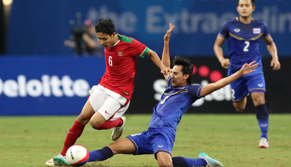 Evan Dimas pun tak banyak menguasai bola. (Bola.com/Arief Bagus)