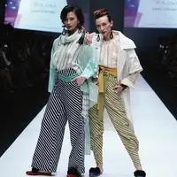 Pakaian trendi yang dibuat dari bahan bio-plastik di JFW 2018-Purana. (Sumber foto: puranaindonesia/instagram)