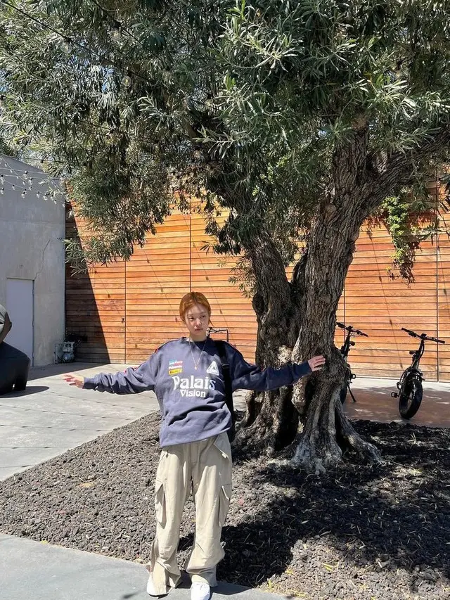 8 Cara Seru Mix and Match Baju Warna Navy ala Seleb, Jennie BLACKPINK-Najwa Shihab