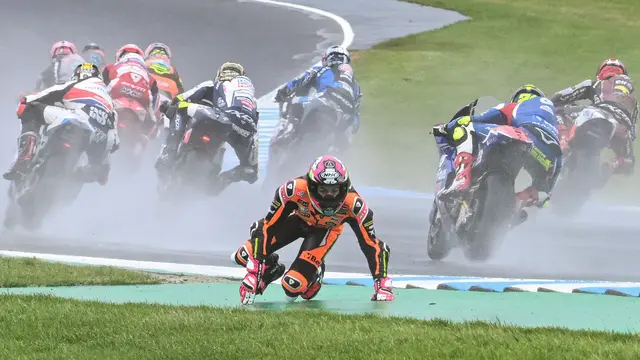 Foto: Momen-Momen Kecelakaan yang Dialami Pembalap F1 dan MotoGP Selama Musim 2023