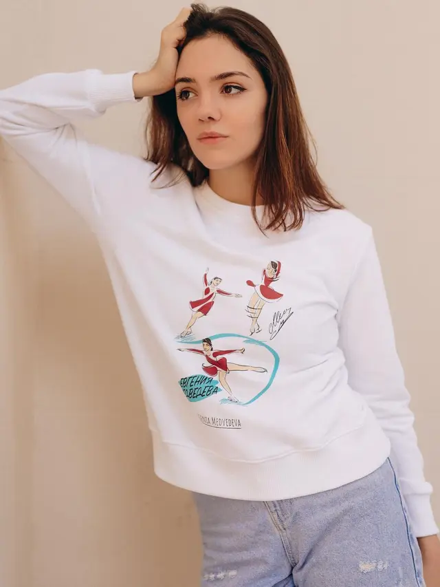 8 Pesona Evgenia Medvedeva, Atlet Ice Skating Rusia yang Viral di Media Sosial