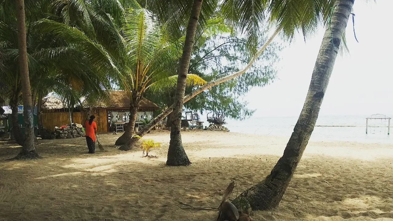 Pantai Cemara Wakatobi yang berada di Kelurahan Waha, Wangi-wangi.(Liputan6.com/Ahmad Akbar Fua)