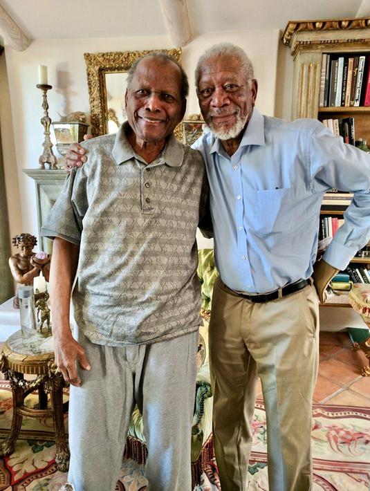 Sidney Poitier dan Morgan Freeman. (Foto: Instagram terverifikasi @morganfreeman)