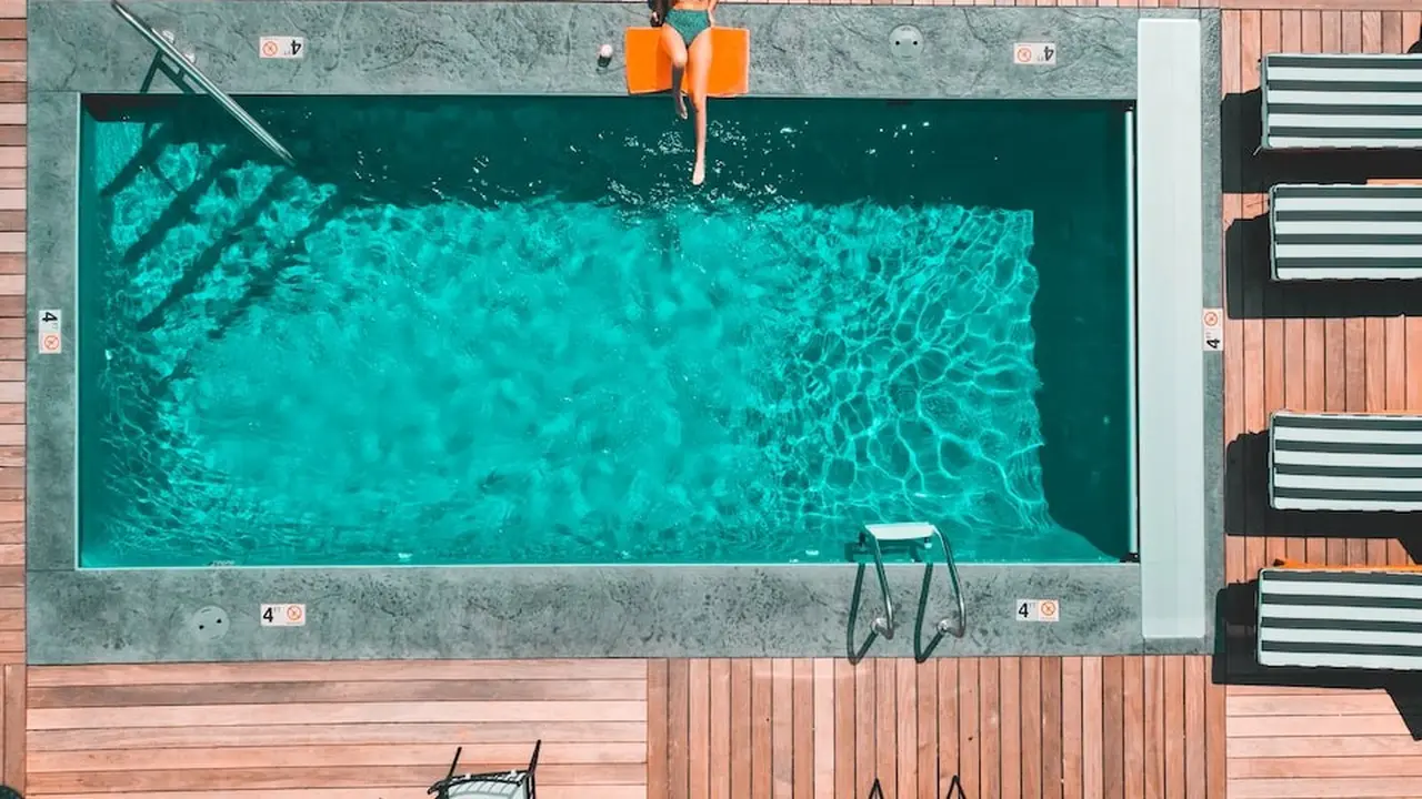 Ilustrasi Kolam Renang