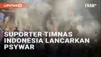 Suporter Timnas Indonesia nyalakan petasan di hotel Timnas Australia menginap. Aksi ini dilakukan sehari sebelum pertandingan Indonesia dan Australia