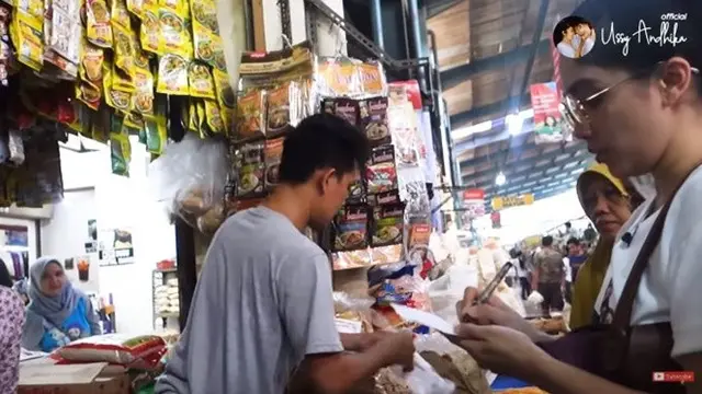 Habiskan Rp 13 Juta, Ini 6 Gaya Ussy Sulistiawaty saat Belanja di Pasar