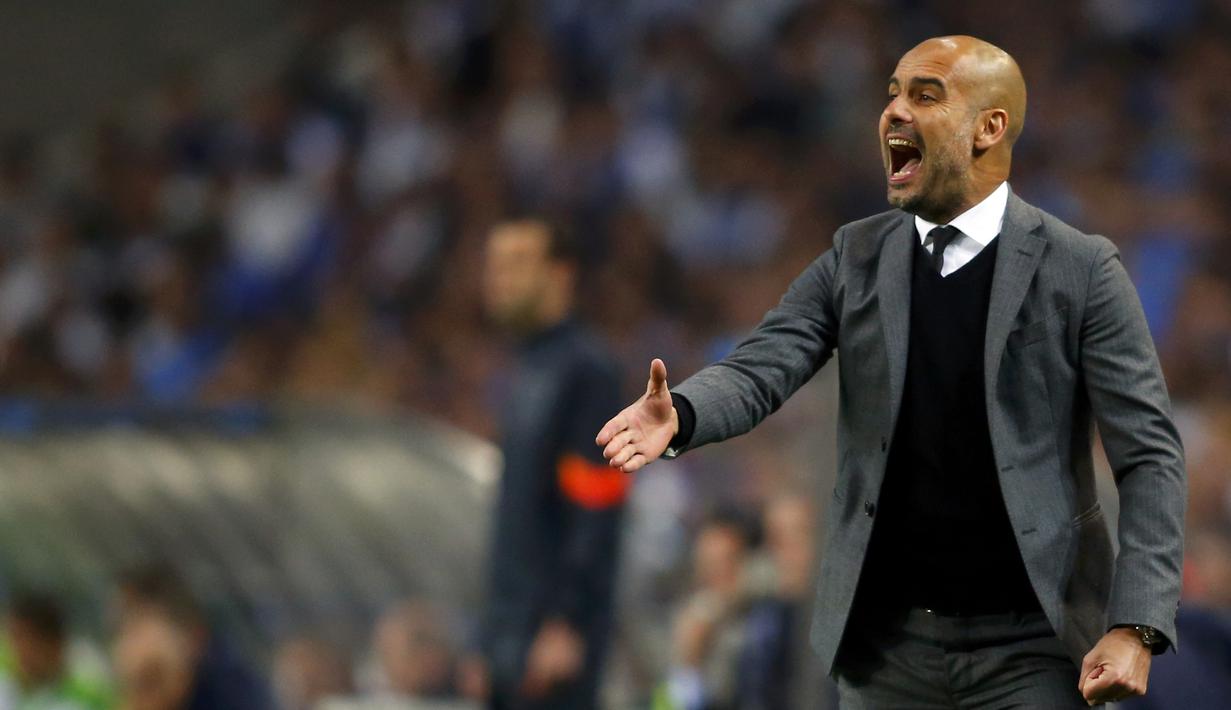 Ekspresi kesal Pep Guardiola usai melihat permainan buruk para pemainnya  (REUTERS/Miguel Vidal)