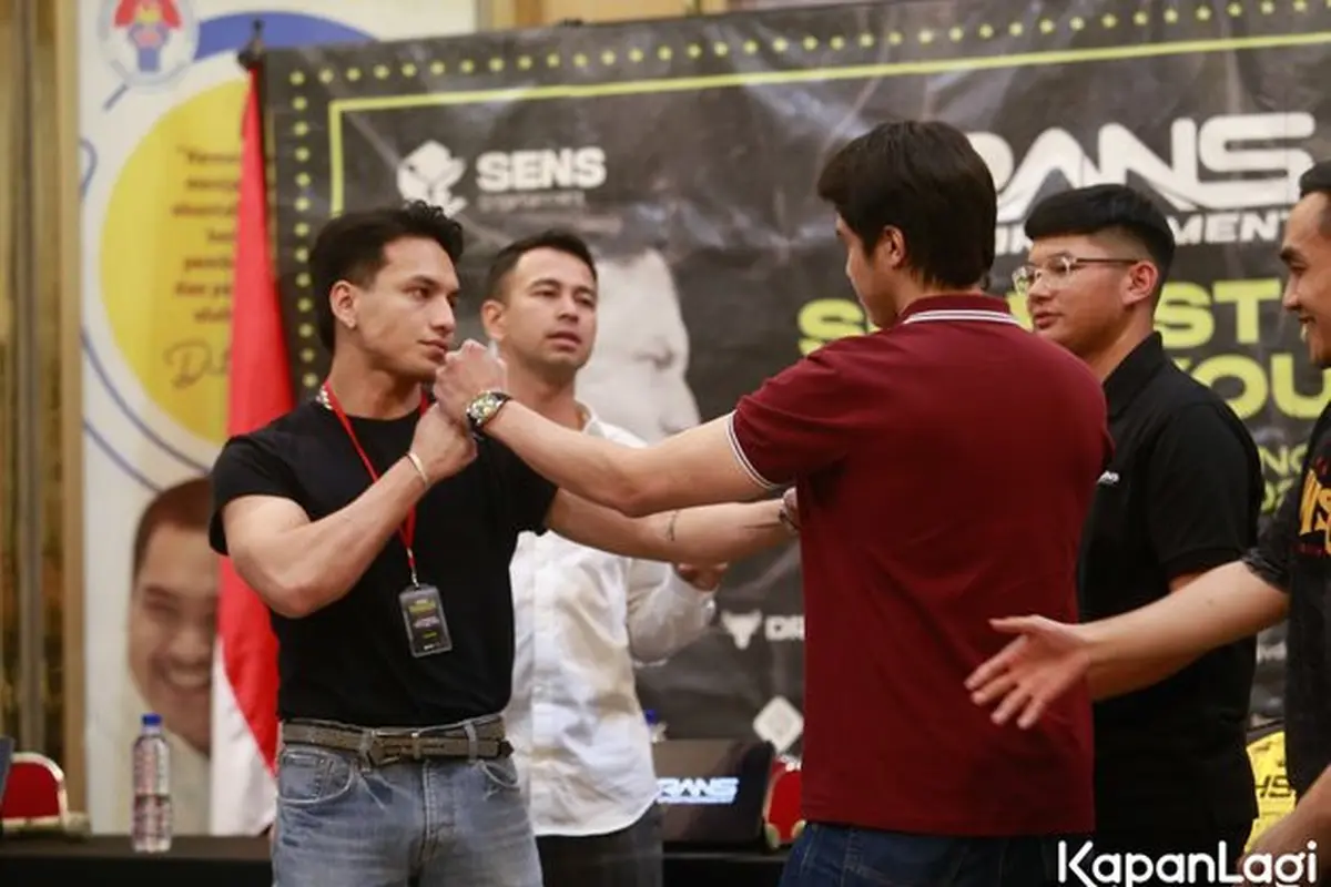 Bikin Penggemar Panas, Ini 7 Potret El Rumi dan Jefri Nichol yang Bakal Tanding Tinju
