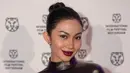 Ariel Tatum tampil cantik effortless dengan lipstik berwarna gelap dan makeup minimalis. Tunjukkan pesona misterius khas perempuan Indonesia [@arieltatum]