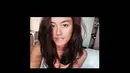 Walau berpenampilan apa adanya setelah bangun tidur, penyanyi muda papan atas, Agnes Monica, tetap saja terlihat cantik. (Instagram)