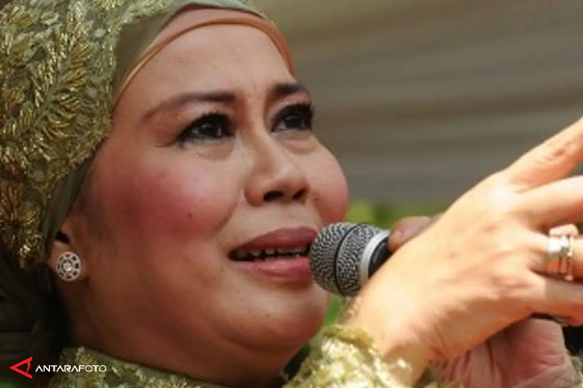 dewi-yul-antara-131128b.jpg