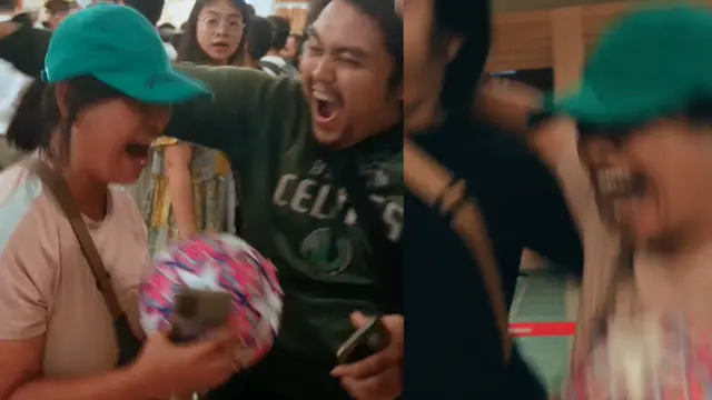 Momen penggemar usai mendapatkan bola dengan tanda tangan Kaka (Oppo)
