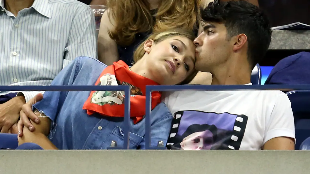[Bintang] Gigi Hadid dan Joe Jonas
