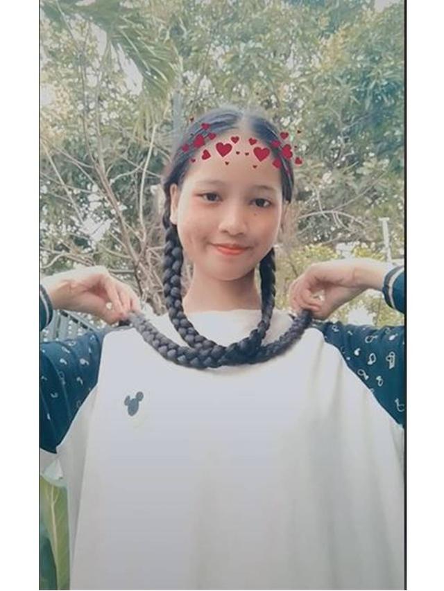 Gadis 19 Tahun Ini Disebut Rapunzel Lokal, Ini 6 Potret Unik Gaya Rambutnya