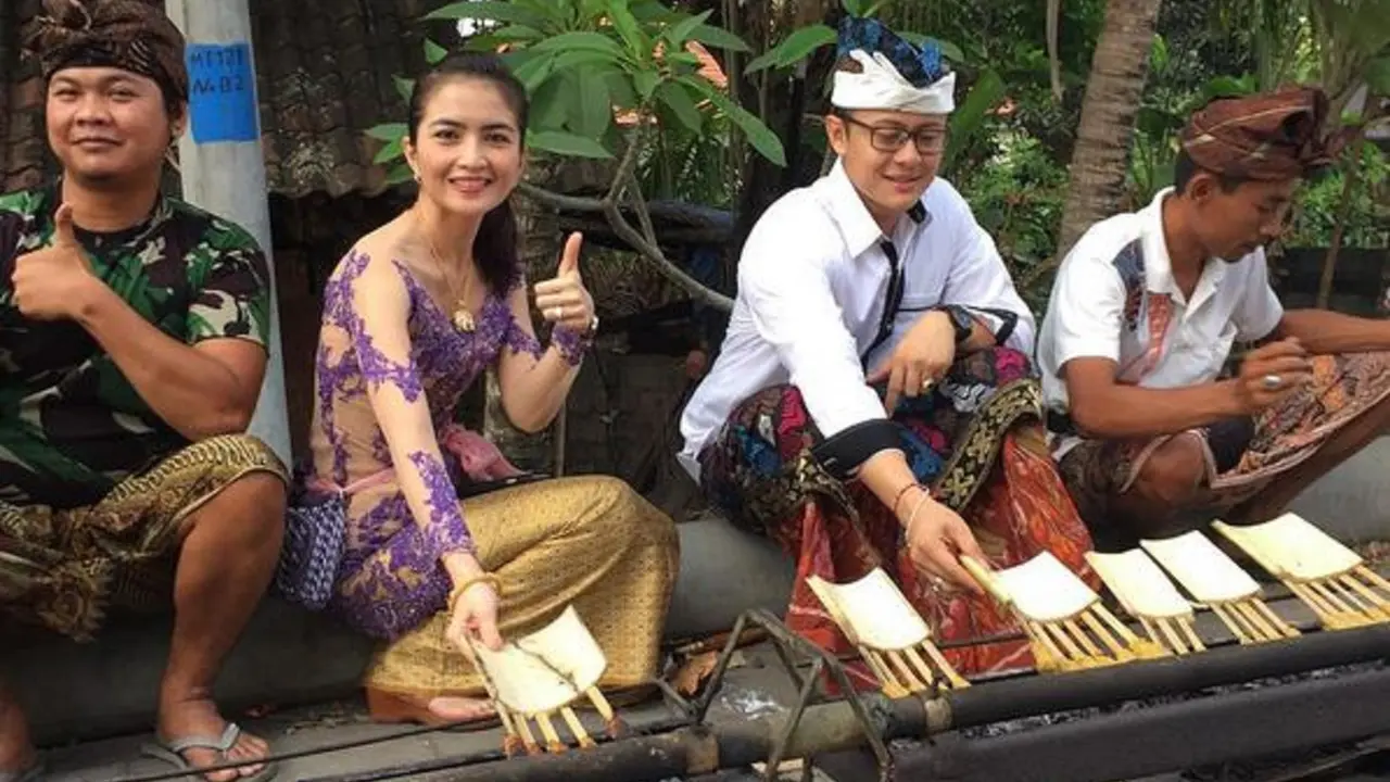 Kadek Devi dan Dewa Yoga