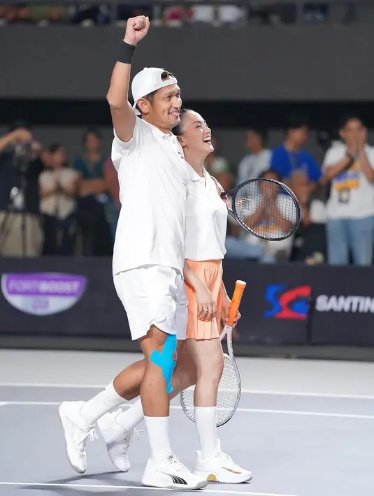 Ibnu Jamil dan Ririn Ekawati main tenis [Instagram/ibnujamilo]