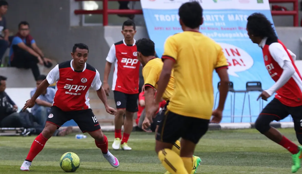 Aksi Firman Utina. (Bola.com/Arief Bagus)