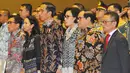 Presiden Joko Widodo (Jokowi) bersama sejumlah menteri saat menghadiri farewell atau perpisahan dengan program pengampunan pajak atau tax amnesty, Jakarta, Selasa (28/2). (Liputan6.com/Angga Yuniar)