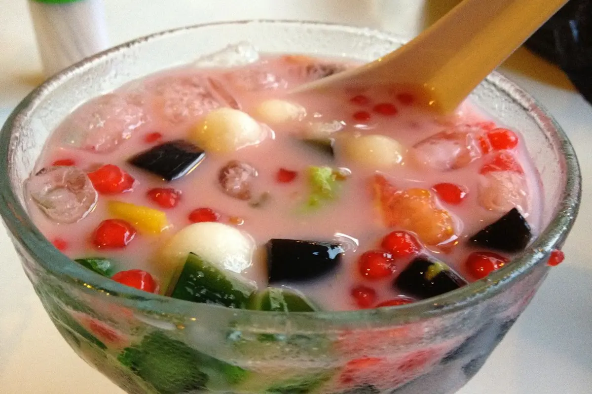 Es Buah vs Campur, Nikmat Mana untuk Buka Puasa?