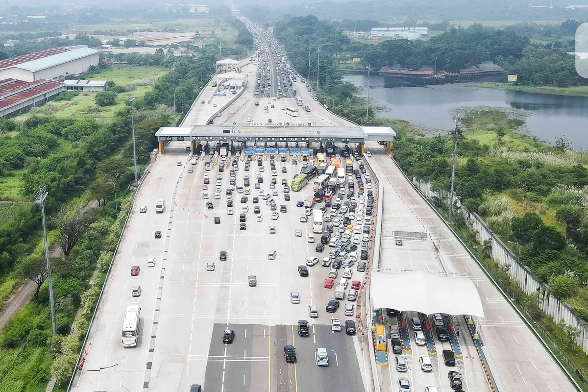 H-2 Lebaran Idul Fitri, Arus Lalin di Gerbang Tol Cikampek Utama Ramai Lancar