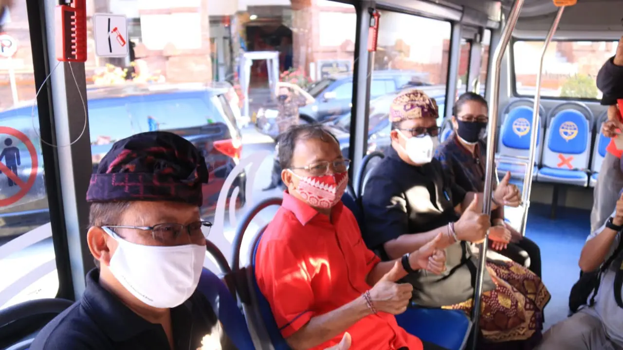 Gubernur Bali, Wayan Koster saat mensosialisasikan moda transportasi umum