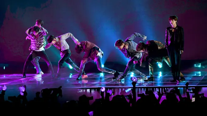 [Bintang] Pakai Gucci, BTS Dibilang Seperti Gay