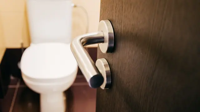 Jarang Disadari, Ternyata 5 Hal Ini Bisa Sebabkan Susah BAB Saat Traveling