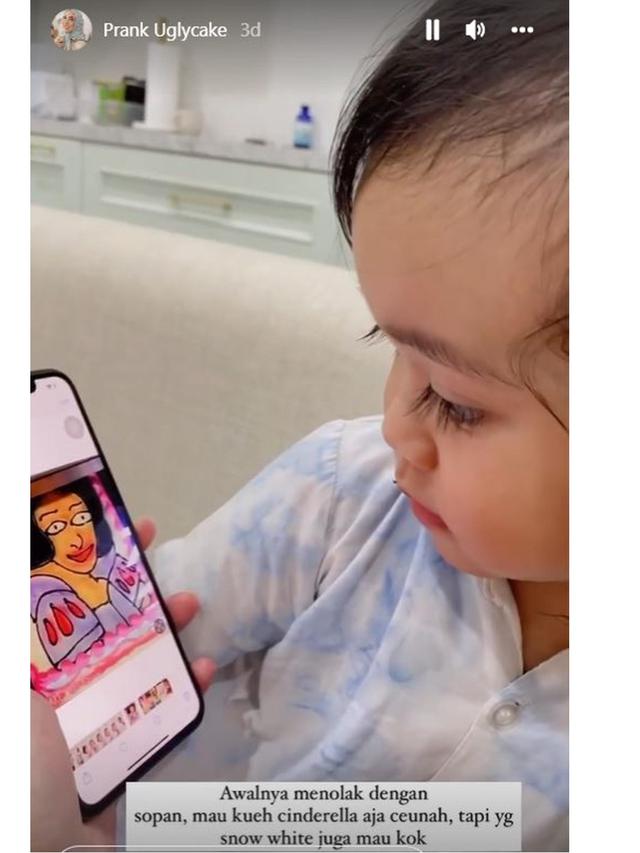 6 Potret Anak Fitri Tropica saat Dapat 'Ugly Cake', Ekspresinya Kocak