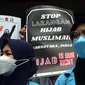 Aksi damai untuk mendukung muslimah India di depan Kedutaan Besar India, Jakarta, Selasa (22/2/2022). Aksi ini merupakan dukungan dan pembelaan kepada pelajar dan mahasiswa muslim di India terkait pelarangan menggunakan hijab dan persekusi. (merdeka.com/Imam Buhori)