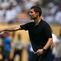 Pelatih Real Madrid, Xabi Alonso memberikan perintah dari pinggir lapangan saat laga Grup H Piala Dunia Antarklub 2025 melawan Al Hilal di Hard Rock stadium, Miami, Amerika Serikat, Kamis (19/06/2025) WIB. (AFP/Patricia De Melo Moreira)