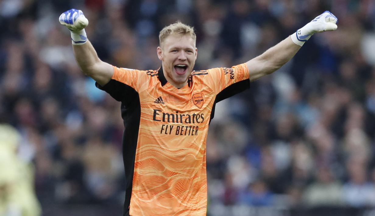 Aaron Ramsdale. Kiper Inggris berusia 24 tahun ini didatangkan Sheffield United dari AFC Bournemouth pada awal musim 2020/2021 dengan nilai trasnfer 20,5 juta euro atau setara Rp320,9 miliar. Saat Stoke City terdegradasi pada akhir musim 2020/2021, ia direkrut oleh Arsenal pada awal musim 2021/2022 dengan biaya 28 juta euro atau setara Rp438,3 miliar. Hingga kini ia telah tampil dalam 37 laga di semua ajang bersama Arsenal dengan torehan 14 kali clean sheet dan kebobolan 41 gol. (AFP/IK Images/Ian Kington)