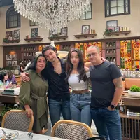 Megan Domani pun menyatakan kebahagiaannya. "Birthday lunch with loved ones," ujarnya. (Instagram/megandomani1410)