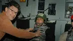 Foto Senator AS Al Franken saat meraba payudara penyiar radio Leeann Tweeden yang sedang tidur. Leeann Tweeden, mengatakan peristiwa terjadi Desember 2006 dalam sebuah tur untuk menjamu tentara AS di luar negeri. (via KABC)
