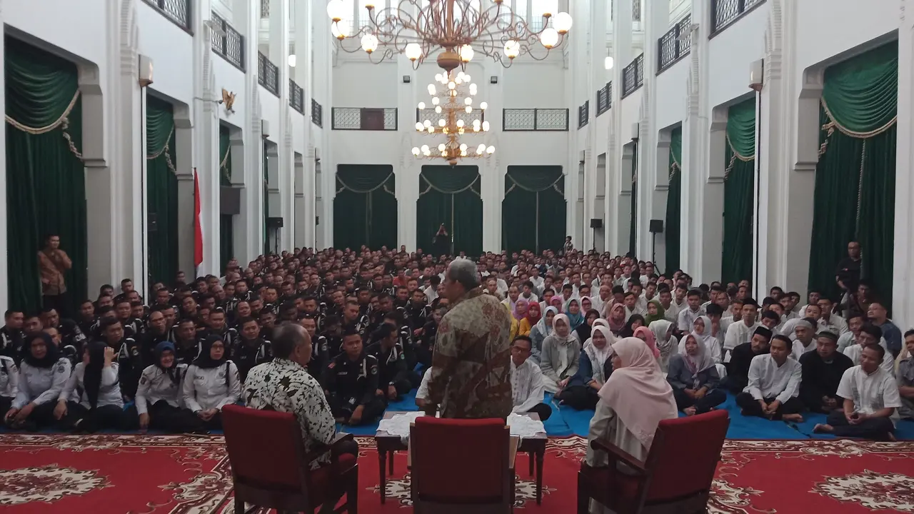 Aher berpamitan