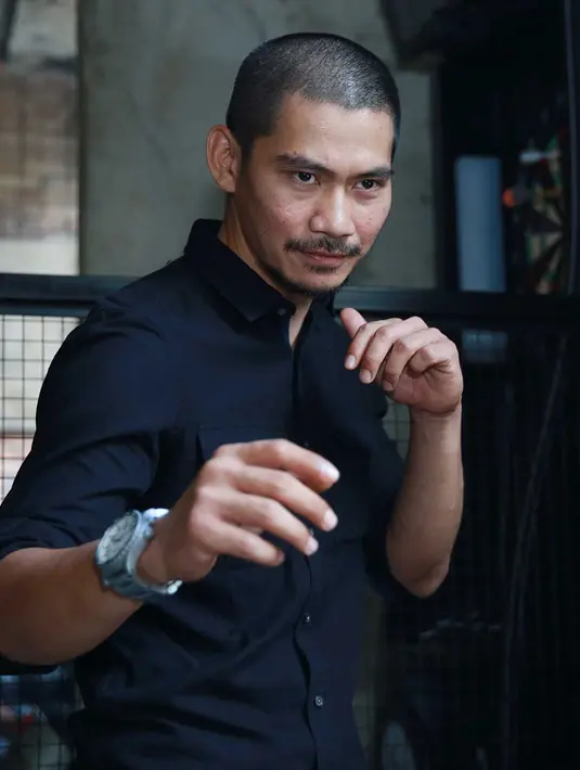 Aktor laga Donny Alamsyah, berperan  sebagai Dito dalam film 'Skakmat'. Film ini memiliki genre action-comedy. (Deki Prayoga/Bintang.com)