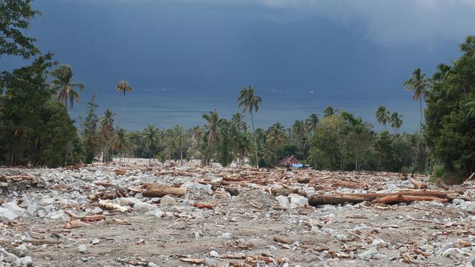 Dua Hari Menembus Longsor, Perjuangan Masuk Sungai Batang yang Terisolir Banjir Bandang