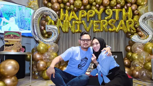 Beri Kejutan Istri, 6 Momen Anniversary Pernikahan Juragan 99 dan Shandy Purnamasari