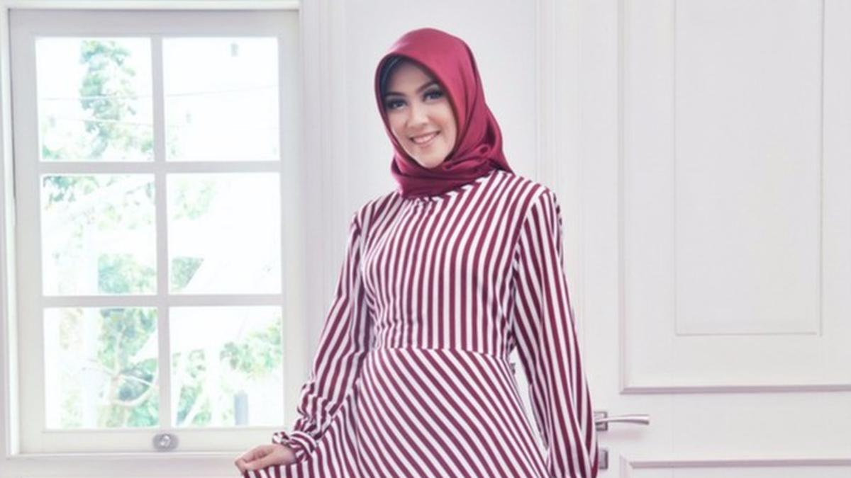 Tips Kombinasi Gamis Motif Garis Lurus, Pilihan Busana Trendi dan Stylish 2025