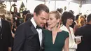 Aktor Leonardo DiCaprio (kiri) dan Kate Winslet berbincang saat menghadiri ajang penghargaan Screen Actors Guild Awards (SAG) 2016 di Los Angeles, California, 30 Januari 2016. (Larry Busacca/Getty Images for Turner/AFP)