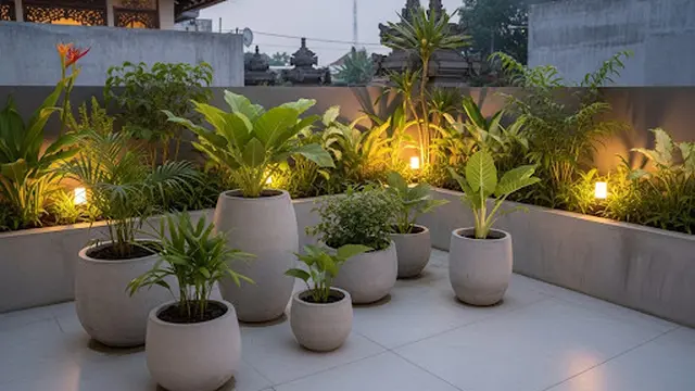 Taman Teras dengan Pot Minimalis dan Lampu Taman