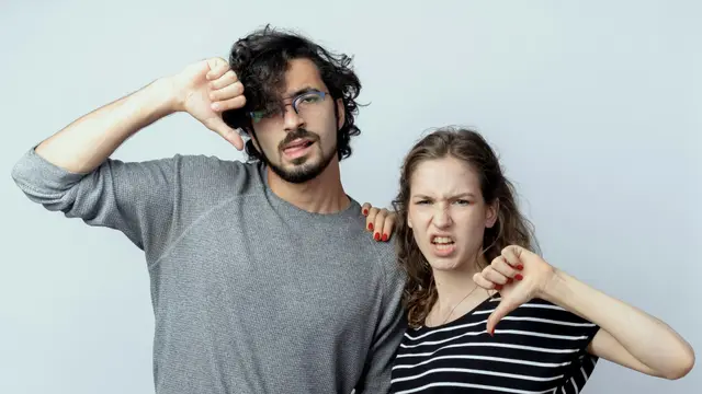 Ketegangan yang terus-menerus juga bisa merusak kedekatan emosional antara pasangan.